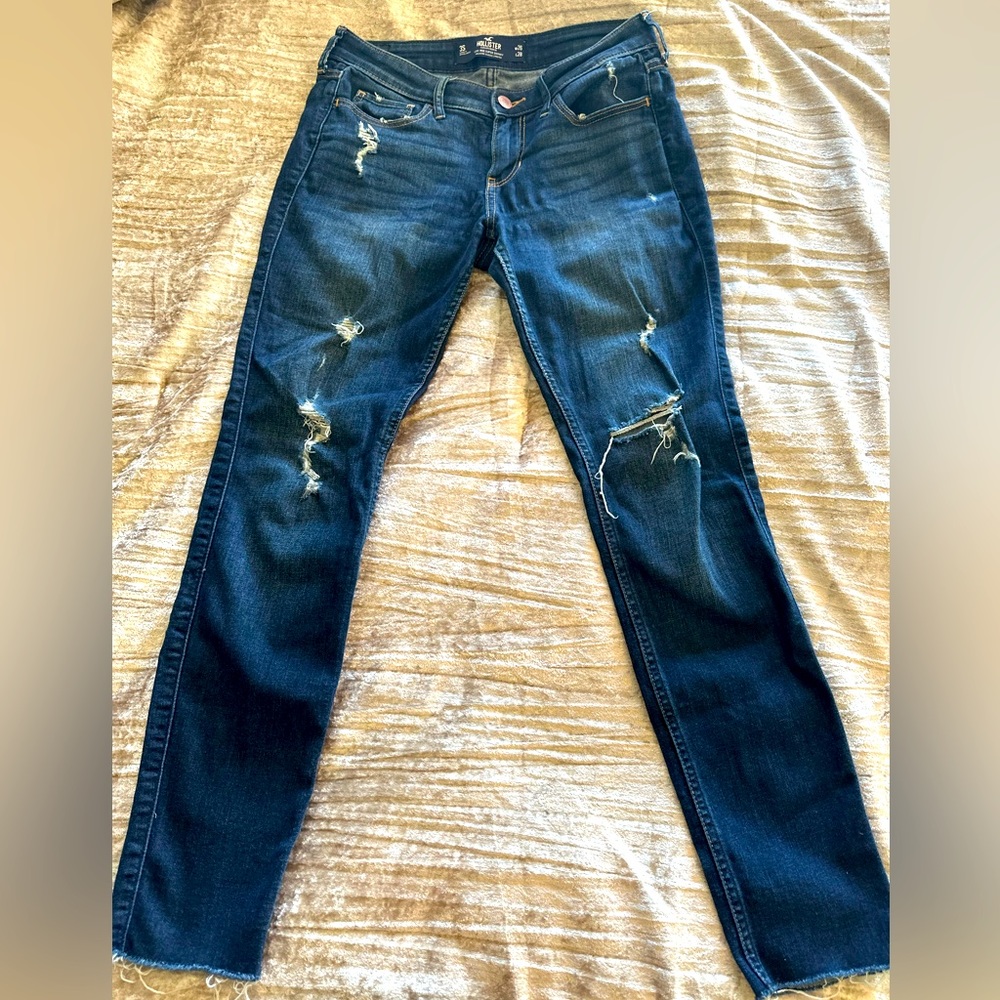 3/$20!! Holister Midrise Jeans